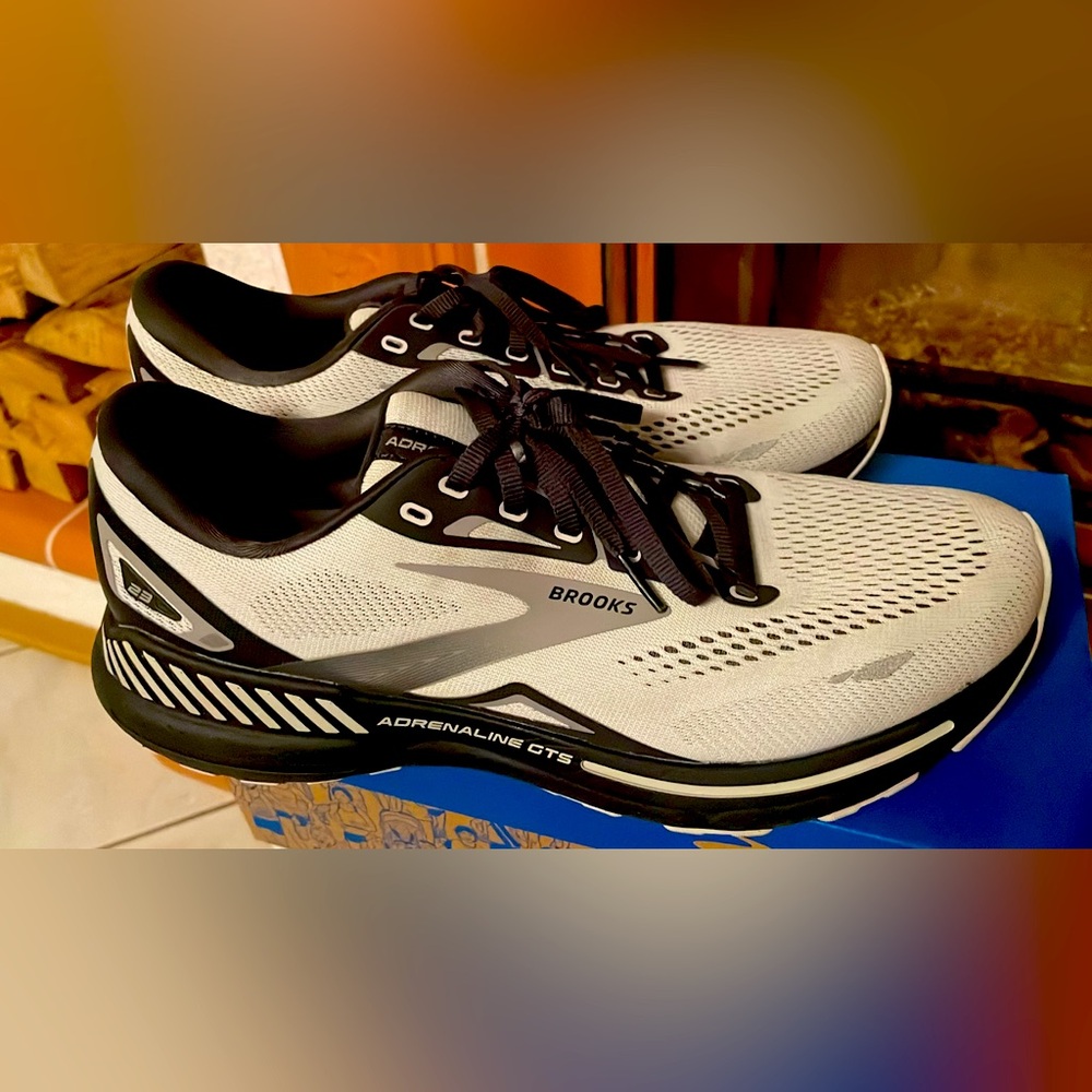 Brooks Adrenaline GTS 23 Mens Runners